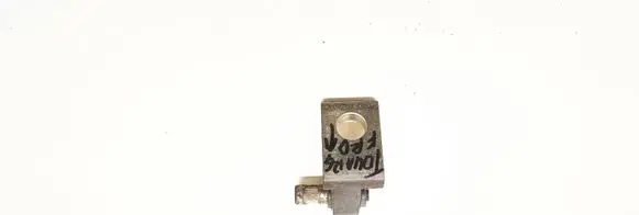 Volkswagen Touareg II Front door upper hinge
