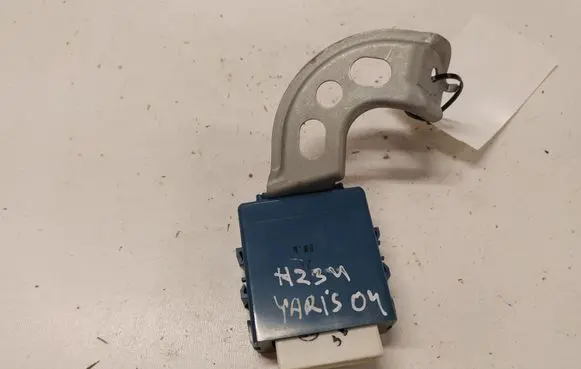 Toyota Yaris Door control unit/module 859800D050 MB0515003900
