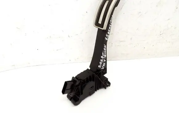 Volkswagen Tiguan Accelerator throttle pedal 5Q1723503L