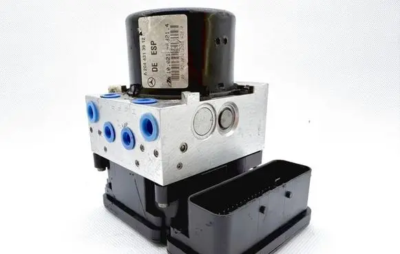 Mercedes-Benz C W204 ABS Pump A2045453832 28526064043 10092623153