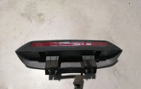 KIA Carens I Third/center stoplight