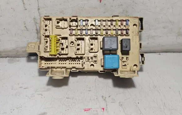 Toyota Avensis T250 Fuse module 905762