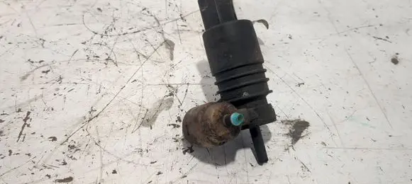 Volkswagen Touareg I Windscreen/windshield washer pump 