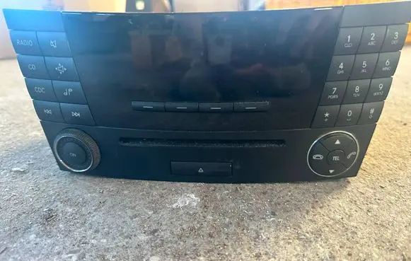 Mercedes-Benz E W211 Radio/CD/DVD/GPS head unit A2118705089