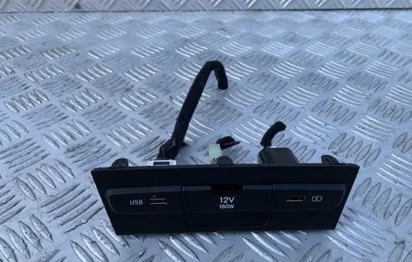 Hyundai i20 (BC3 BI3) USB socket connector 96125-Q0120