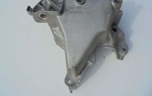 Volkswagen Golf VII Engine mounting bracket 04E199275