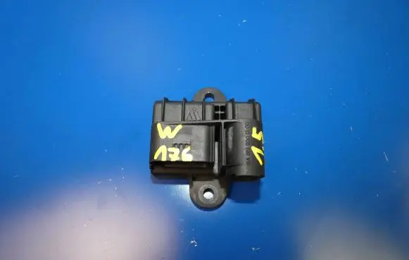 Mercedes-Benz A W176 Glow plug pre-heat relay A6519001300 51299056 1302001018826