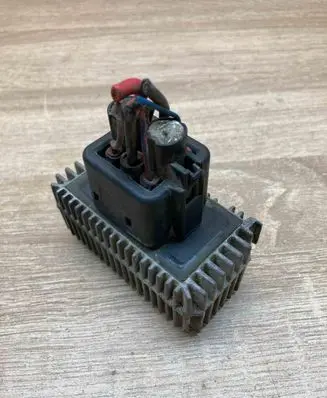 Opel Vectra B Glow plug pre-heat relay 90508977 5129900
