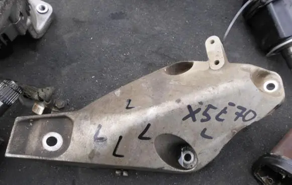 BMW X5 E70 Engine mounting bracket 9158012