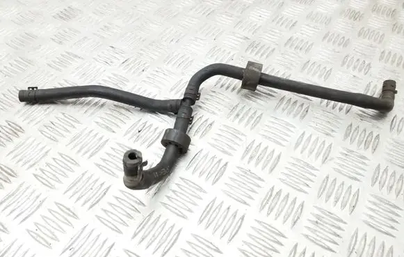 Volkswagen PASSAT B7 Engine coolant pipe/hose