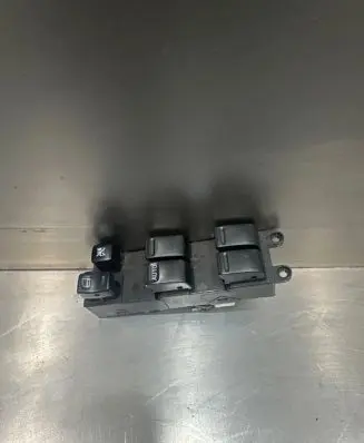 Nissan X-Trail T30 Electric window control switch