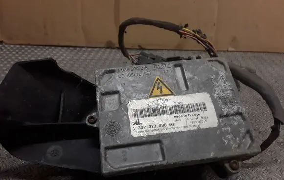 Volvo V50 Headlight ballast module Xenon 1307329098