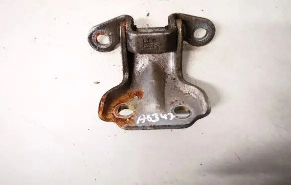 Hyundai Terracan Rear door lower hinge