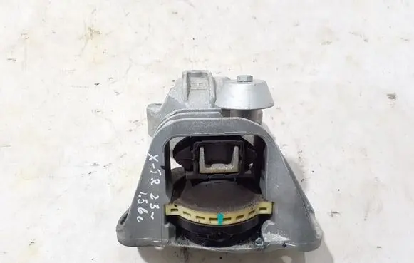 Nissan X-Trail T33 Engine mount bracket 112106UM0B