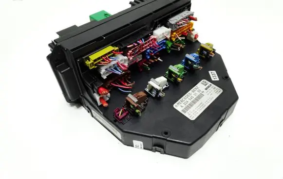 Mercedes-Benz C W204 SAM control unit A2045450169 A2045450569 A2044423900