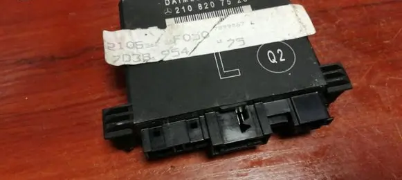Mercedes-Benz C W202 Door control unit/module 2108207526