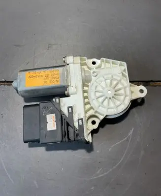 Volkswagen Golf IV Rear door window regulator motor 1J4959811A
