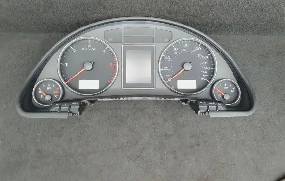 Audi A4 S4 B7 8E 8H Speedometer (instrument cluster) 8E0920982D RB8
