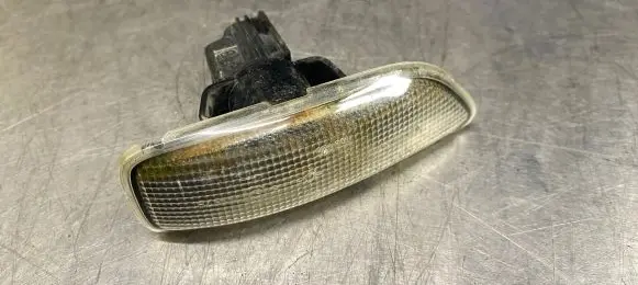 Volvo S80 Front fender indicator light 150725