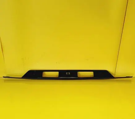 Trunk door license plate light bar