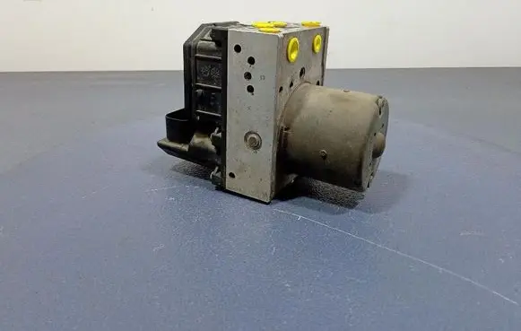BMW 5 E39 ABS Pump 6750383