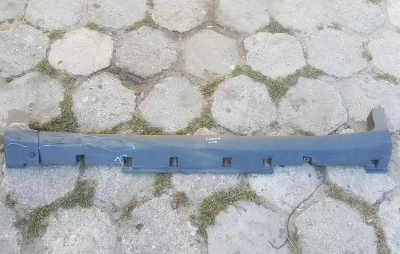 Front sill (body part)