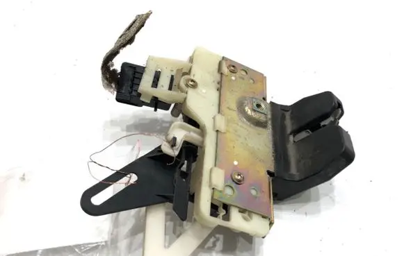 Volvo V70 Tailgate exterior lock 