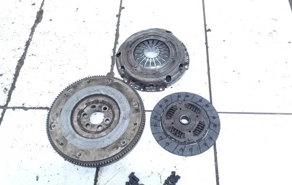 Volkswagen Polo Clutch set kit 1878068031 03D105271
