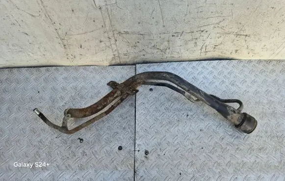 Toyota RAV 4 (XA20) Fuel tank filler neck pipe 