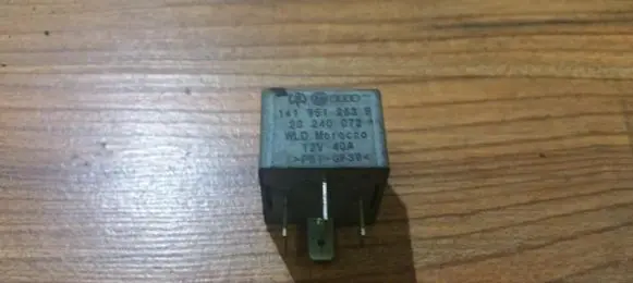 Volkswagen PASSAT B3 Other relay 141951253B 20240072