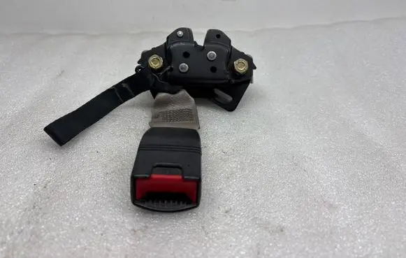 Opel Frontera B Middle seatbelt buckle (rear) 91160621 09R562702
