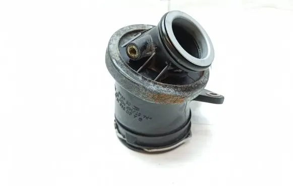 Mercedes-Benz C W203 Turbo air intake inlet pipe/hose A6110981807