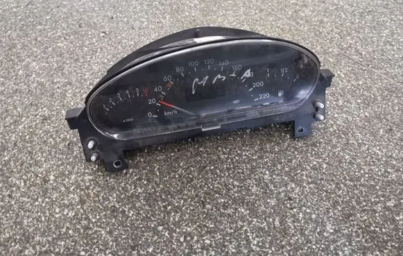Mercedes-Benz A W168 Speedometer (instrument cluster) A1685403211