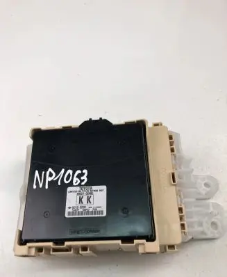 Toyota Auris E180 Fuse box set 8273012X81