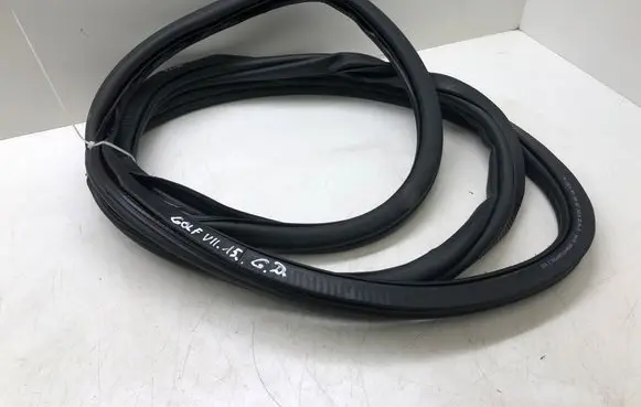 Volkswagen Golf VII Rear door rubber seal (on body) 