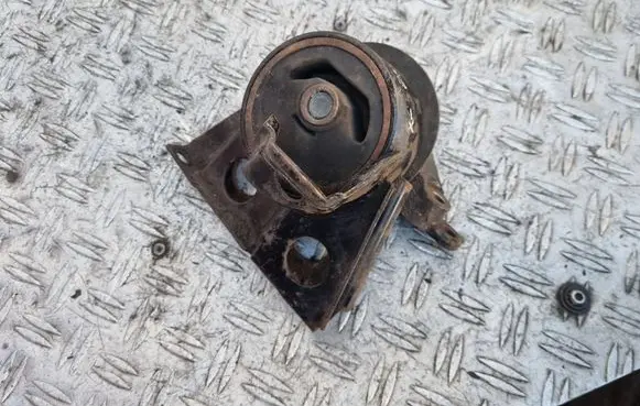 Hyundai Sonata Engine mount bracket 318343K000
