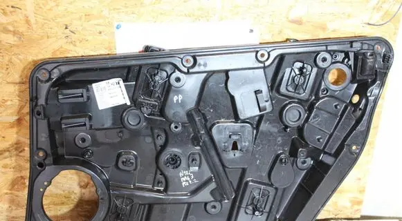 Mercedes-Benz A W176 Front door lock A1667200435