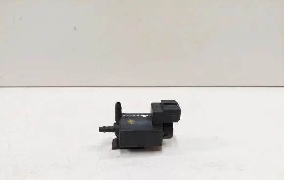 BMW 5 E60 E61 Turbo solenoid valve 1742712 11T067 72234100