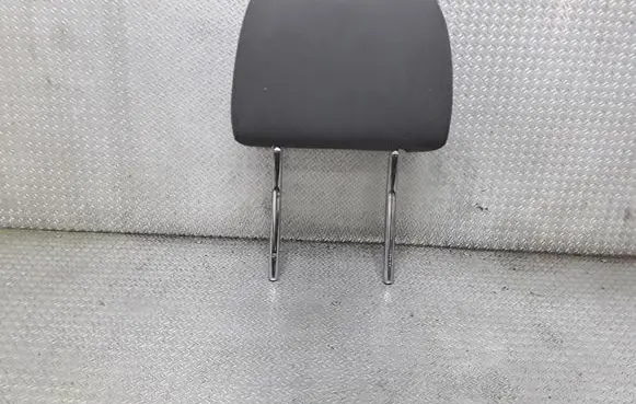 Volkswagen Touareg I Rear seat headrest 