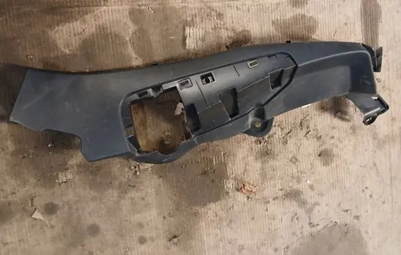 Trunk/boot sill cover protection