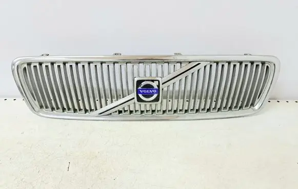 Volvo V70 Front bumper upper radiator grill