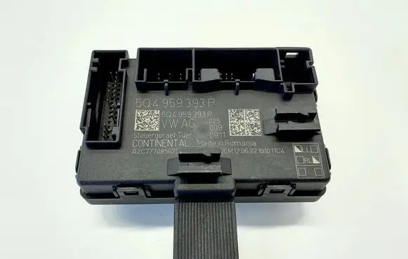 Skoda Octavia Mk4 Door control unit/module 5Q4959393P