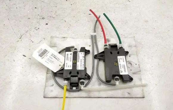 Mercedes-Benz C W204 Front driver seat rail A2049100038 2049100038
