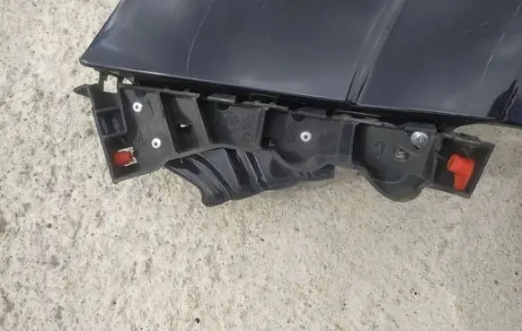Opel Zafira B Front bumper mounting bracket