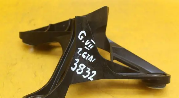 Volkswagen Golf VII Gear shift cable bracket 1K0711789G