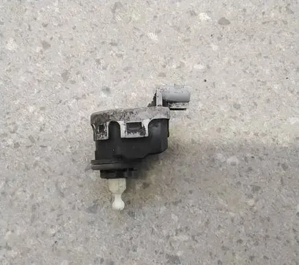 Opel Astra G Headlight level adjustment motor 90590665