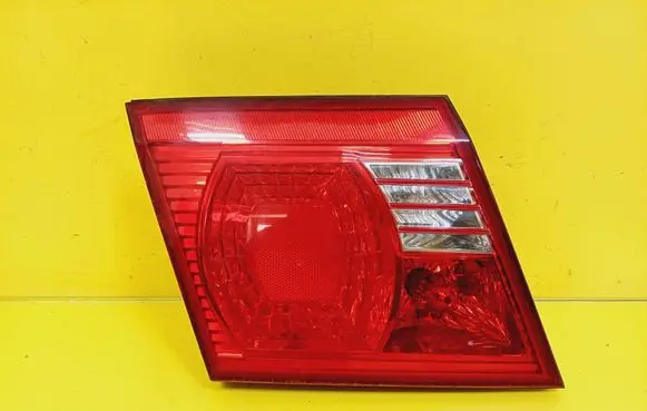 KIA Magentis Tailgate rear/tail lights