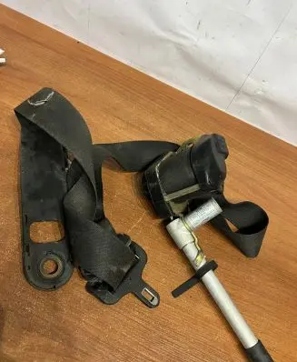 Mercedes-Benz E W124 Set of seat belts 1248680581 D523