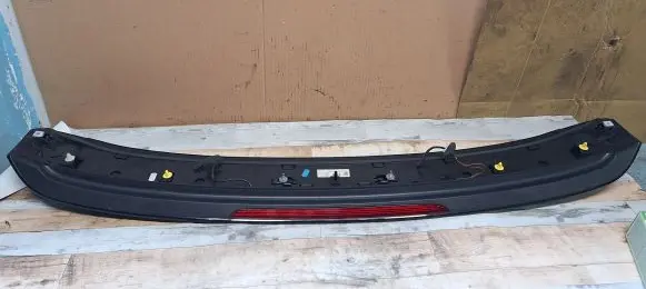 Tailgate/trunk spoiler