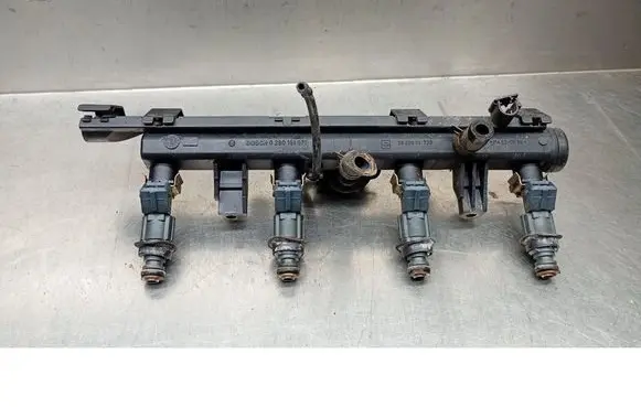 Volkswagen Polo III 6N 6N2 6NF Fuel injector supply line/pipe 030133319AA